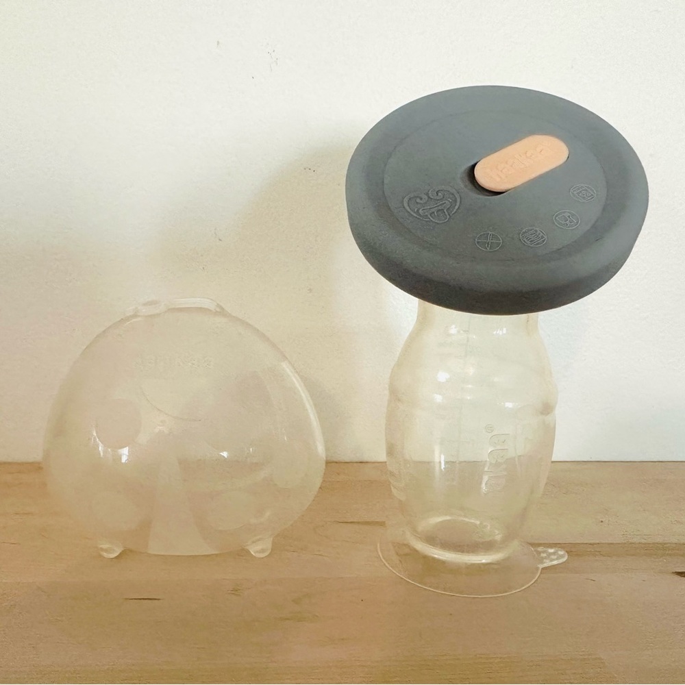 Haakaa Milk Collectors with carrying bag, Silicone Lid and silicone milk mold